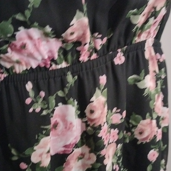 WRAPPER DRESSES, SIZE XL, FLORAL, long sleeves. - Picture 7 of 10